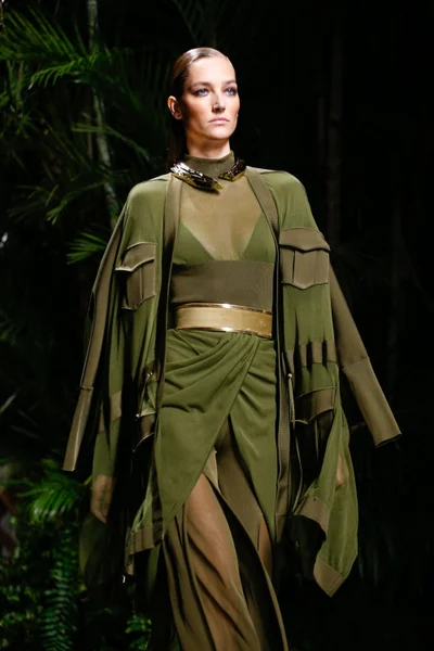 Look 13